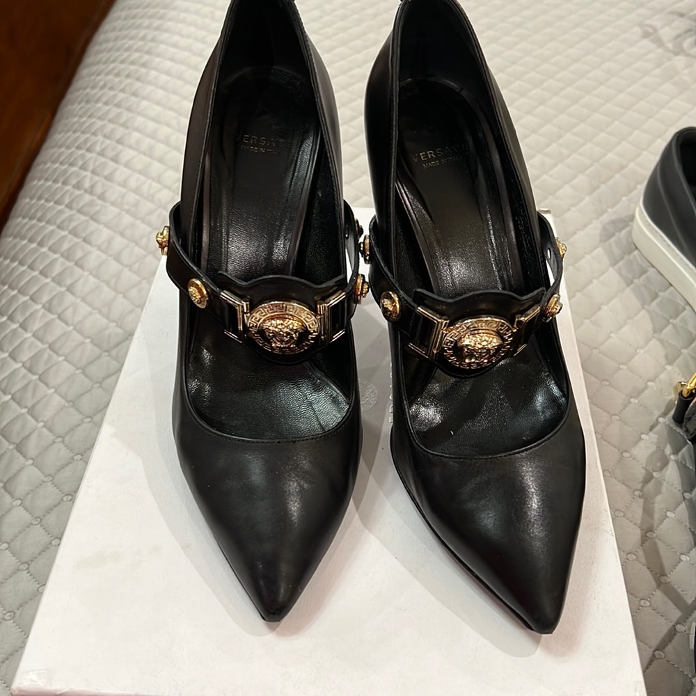 Versace black pumps beautiful worn but still in good shape very sexy!!!